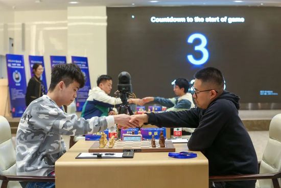 上海海港官方：主帅哈维尔离任中超冠军上海海港官方宣布，球队主帅哈维尔下课，结束短暂的9个月任职。